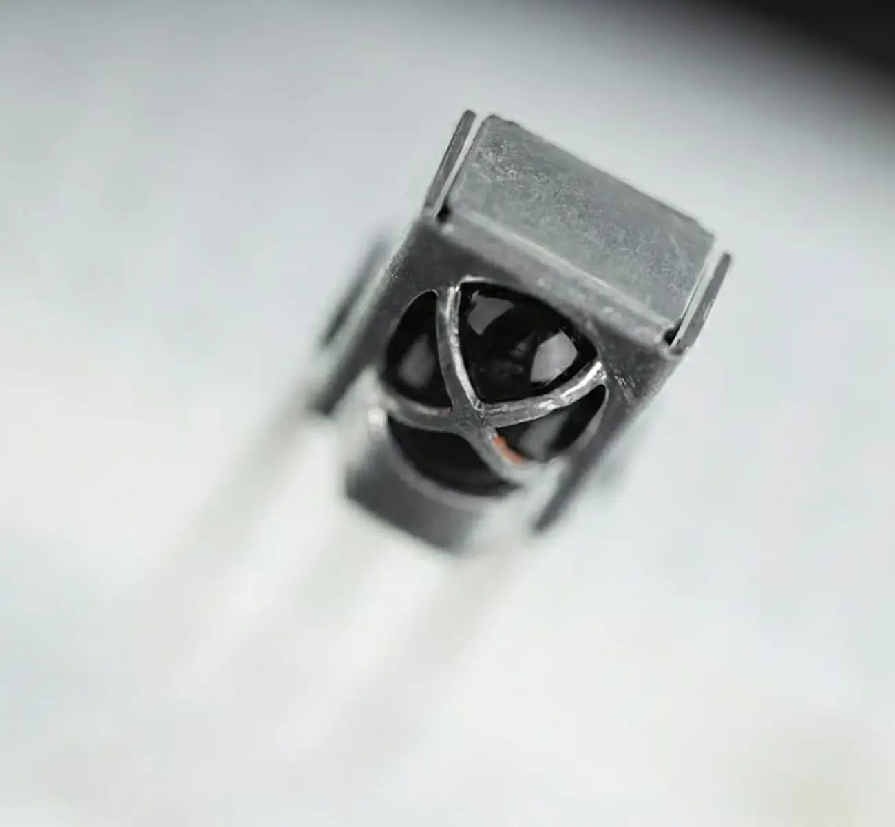 Alt image